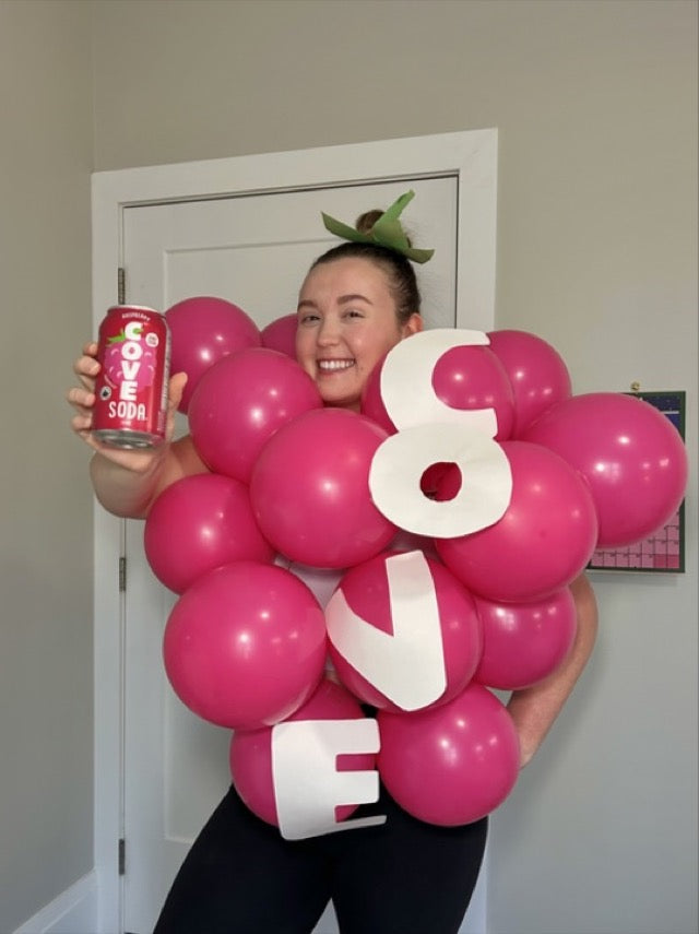 A fan in a Cove balloon costume